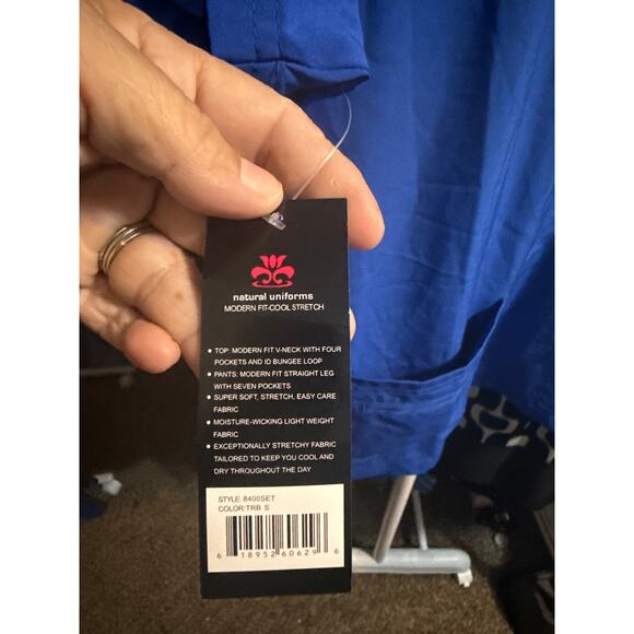 BN #40 NWT Natural Uniforms Scrub Top Size S – Royal Blue Stretch V-Neck - Picture 2 of 8